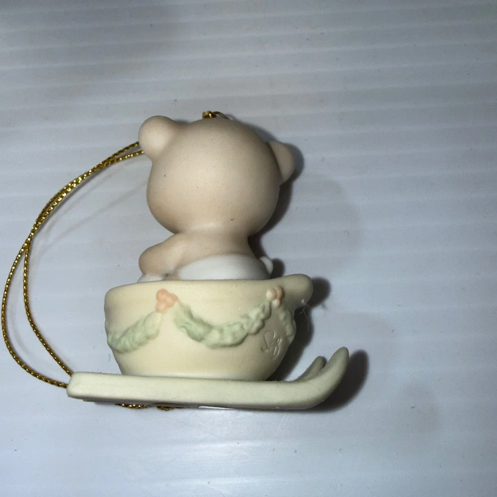 VTG Precious Moments 1987 Bear the Good News of Christmas Ornament 104515 Enesco